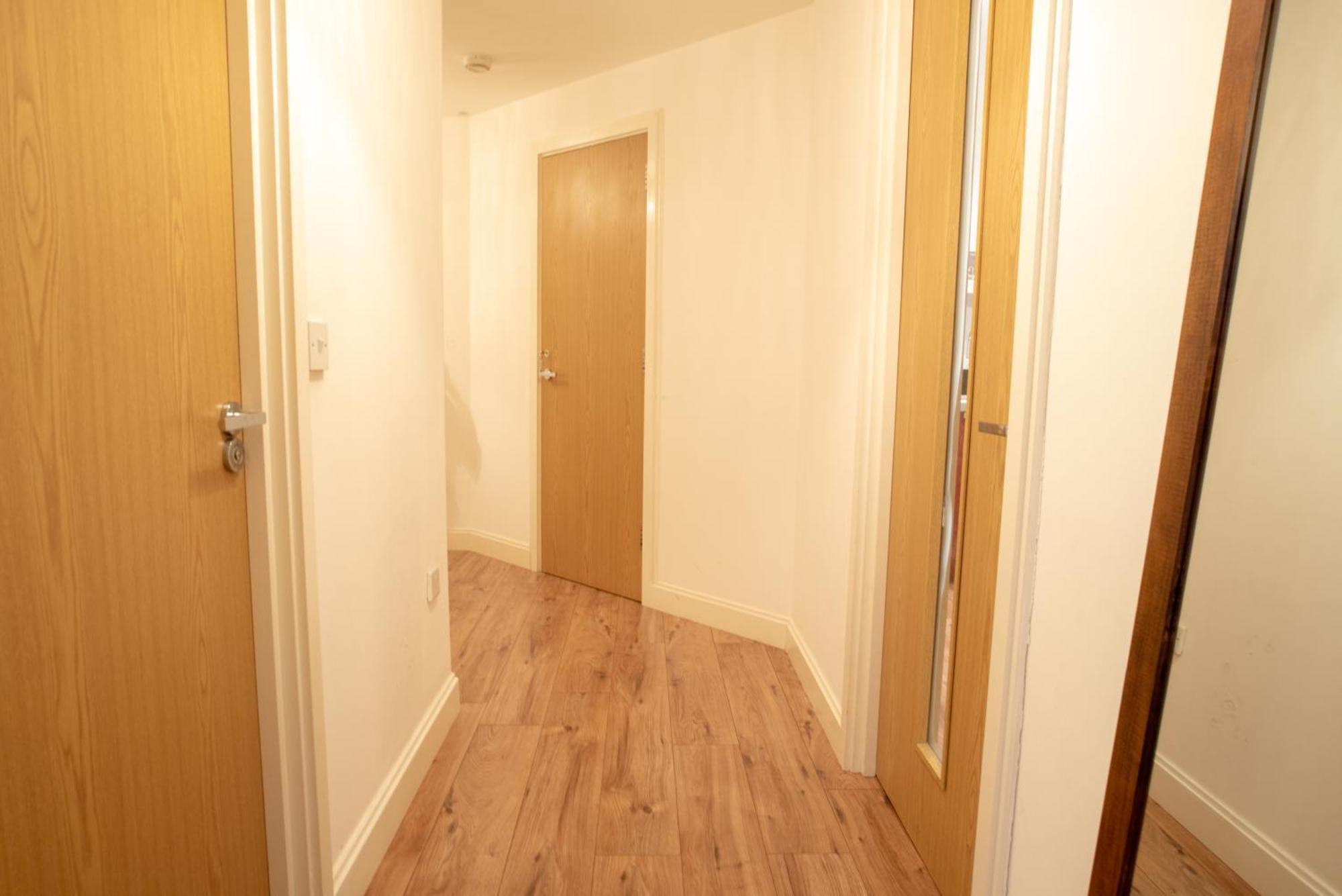 Spacious 1 Bed Apartment With Workspace, Coffee & Free Secure Parking Бирмингам Екстериор снимка