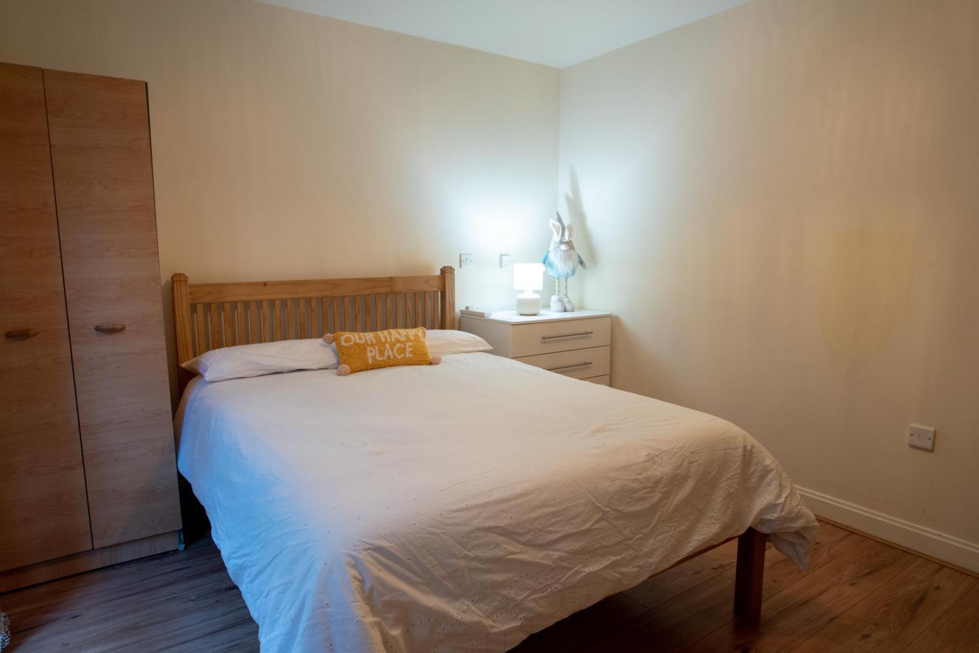 Spacious 1 Bed Apartment With Workspace, Coffee & Free Secure Parking Бирмингам Екстериор снимка