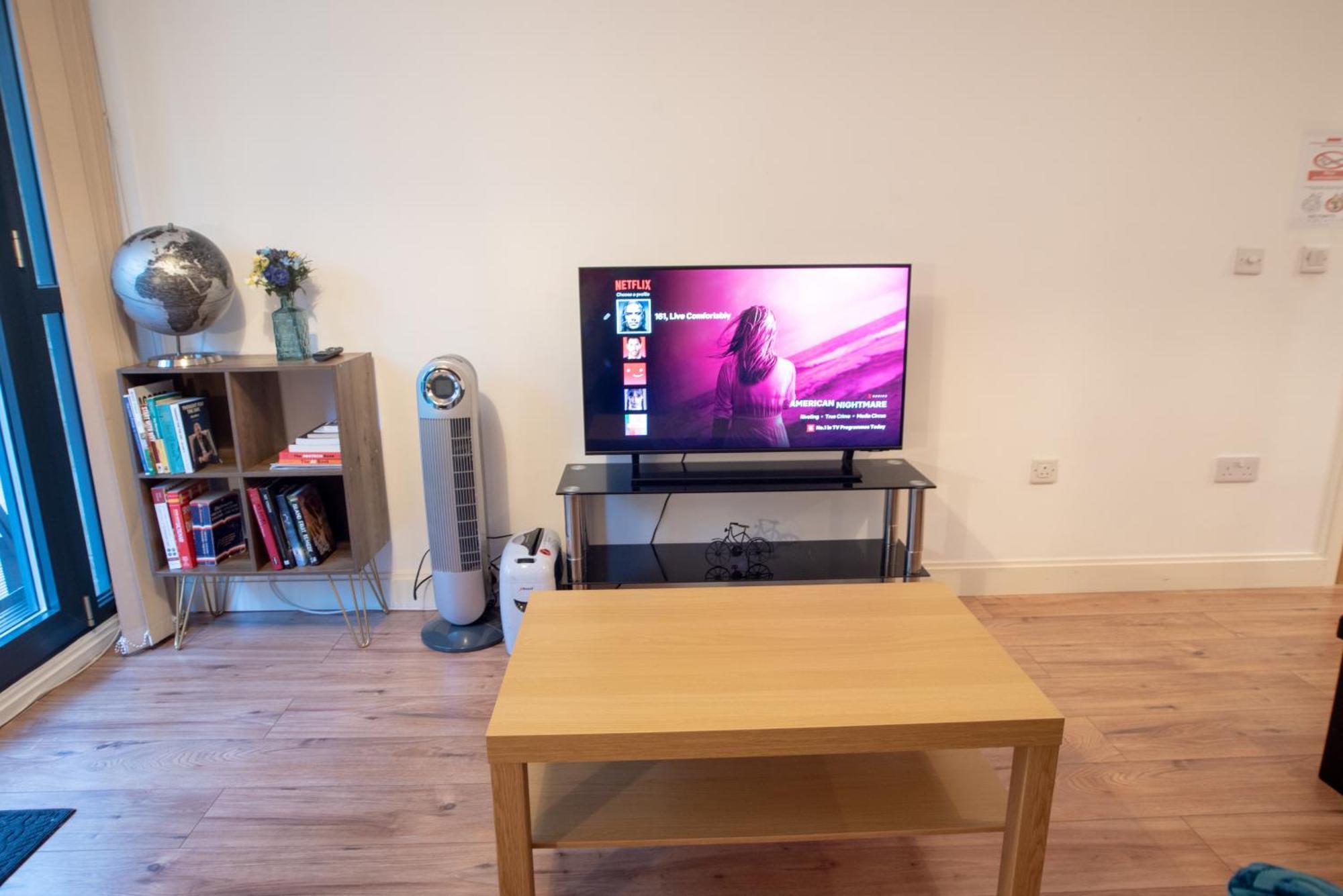 Spacious 1 Bed Apartment With Workspace, Coffee & Free Secure Parking Бирмингам Екстериор снимка