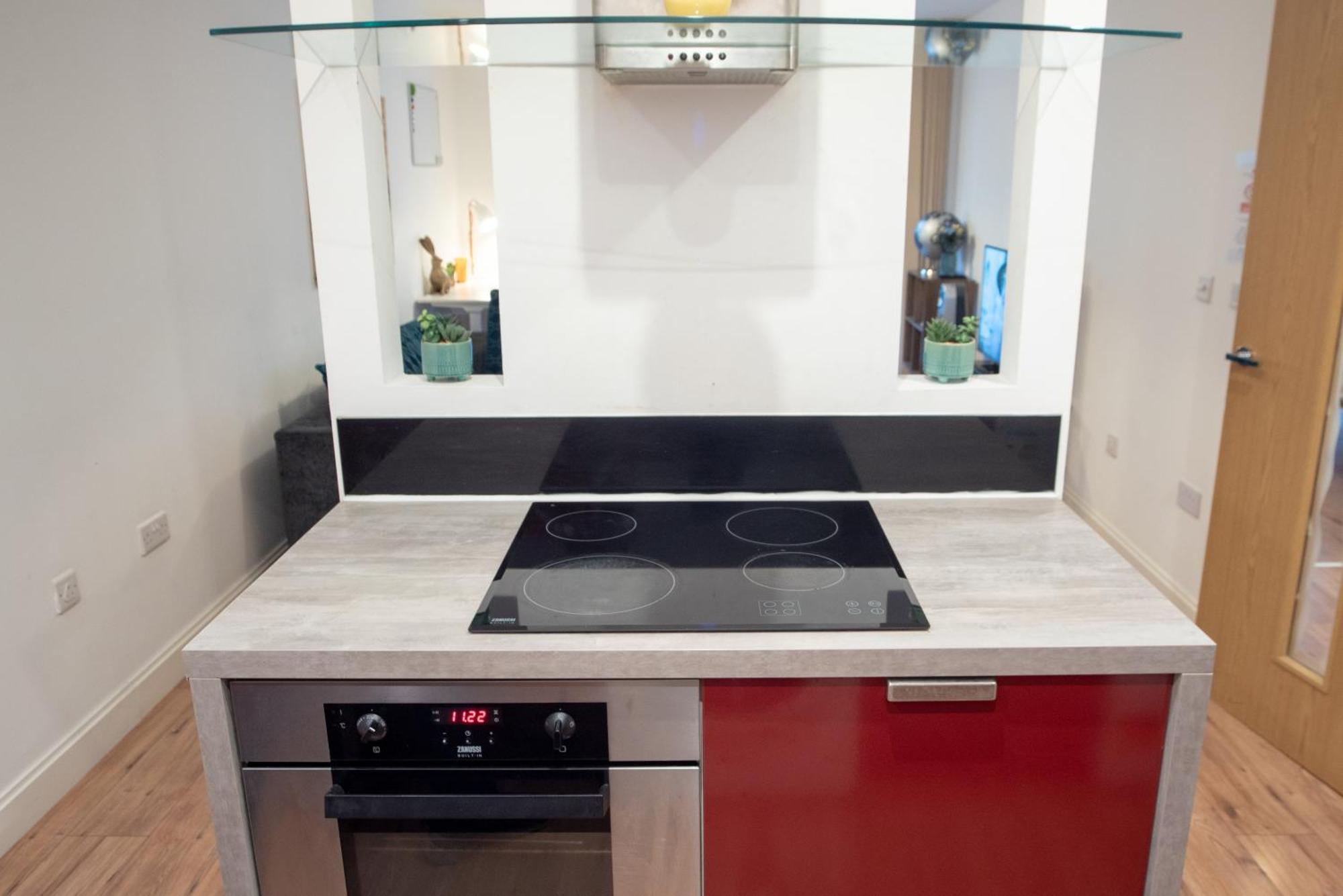 Spacious 1 Bed Apartment With Workspace, Coffee & Free Secure Parking Бирмингам Екстериор снимка